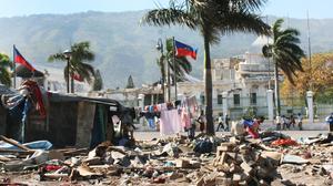 DOMINICAL visita les tasques de reconstrucció portades a terme per  la cooperació internacional, al devastat Haití.