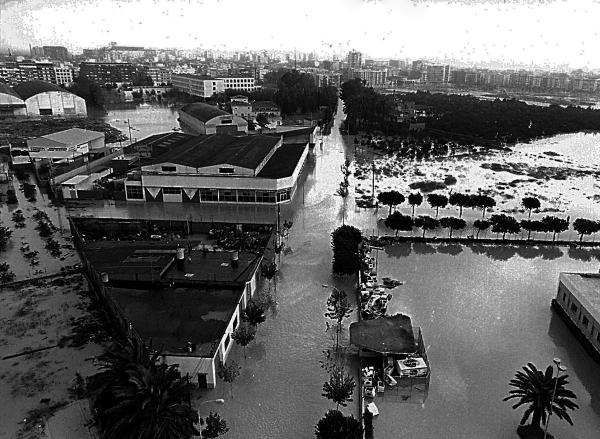 Alzira 1987. Otra inundación histórica anegó parte de la comarca de la Ribera el 6 de noviembre de 1987. Fue otra sacudida económica demoledora.