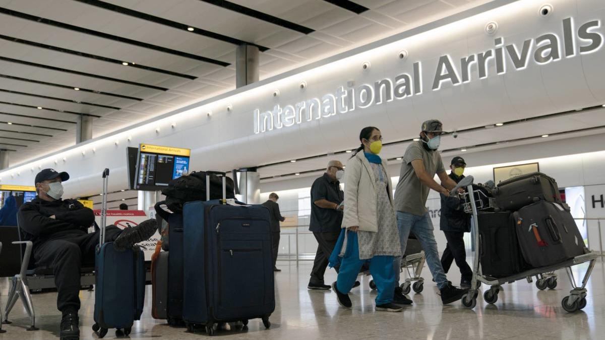 Reino Unido confirma que volverá a imponer la cuarentena a viajeros procedentes de España desde este domingo