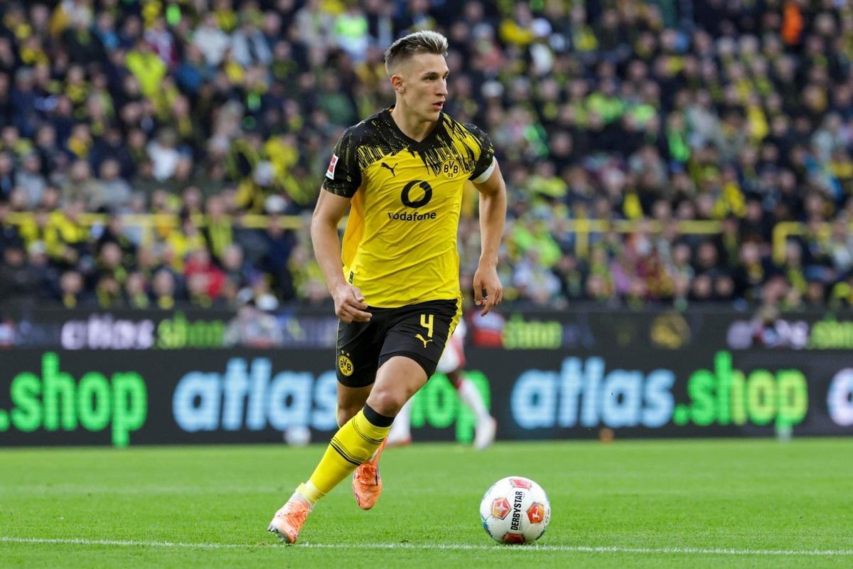 Nico Schlotterbeck con el Borussia Dortmund.