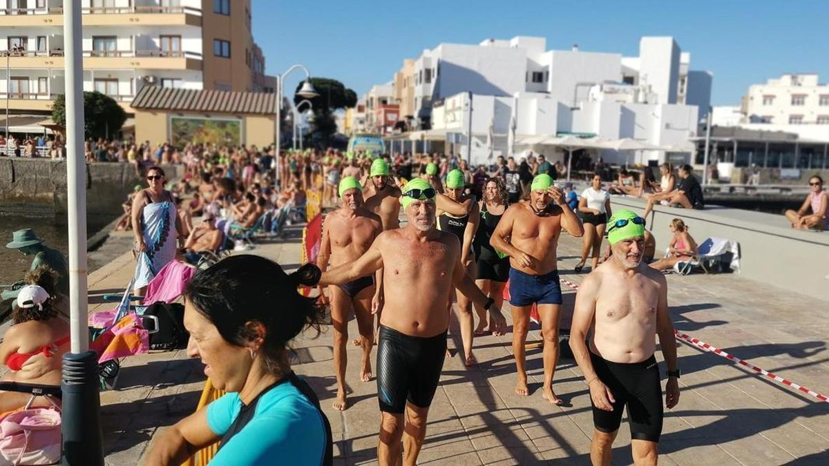 Arinaga abre el verano con 115 nadadores en el ‘Primer Margullo’