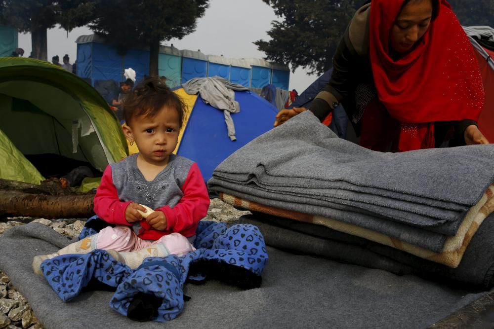 Los refugiados se agolpan en Idomeni