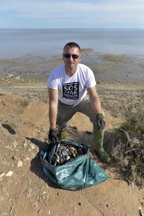 Recogida de plásticos en el Mar Menor