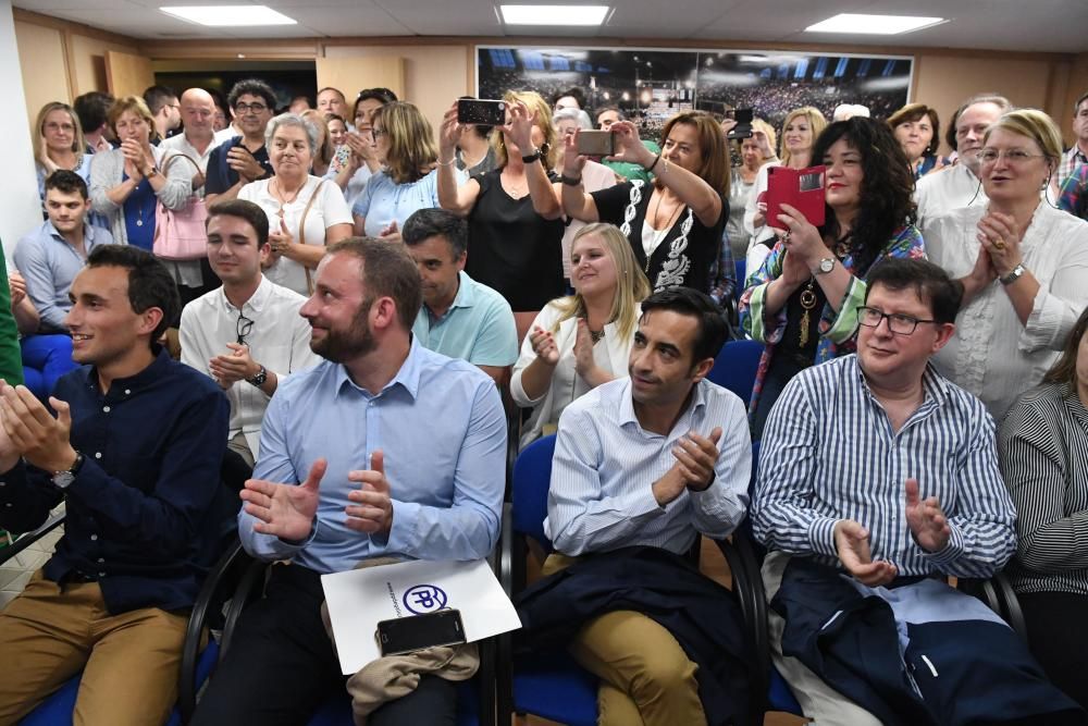 Además de reunirse con afiliados en la sede del partido, la candidata a la presidencia del PP se ha visto con el presidente de la Xunta y del PPdeG, Alberto Núñez Feijóo.