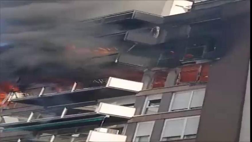 Un mort en un foc en un pis a Barcelona