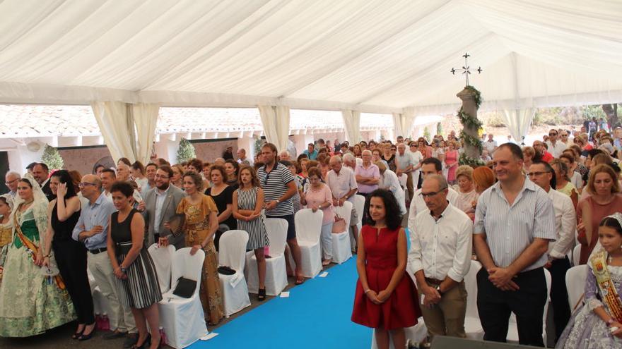 La misa se celebró en el exterior de la ermita.