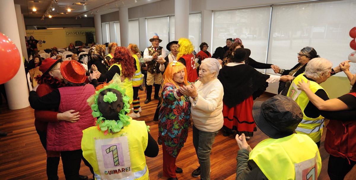 Lazo polo cancro infantil no Villar Paramá | BERNABÉ/JAVIER LALÍN