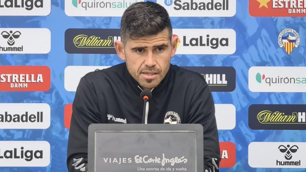 Antonio Hidalgo, atendiendo a los medios en sala de prensa