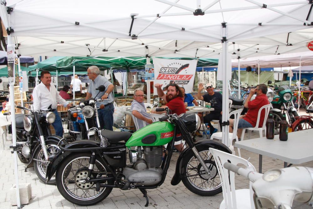 Feria de coches antiguos en el Cuartel de Artillería