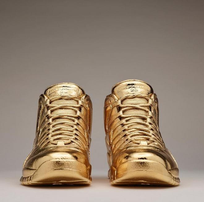 Drake diseña sneakers de oro