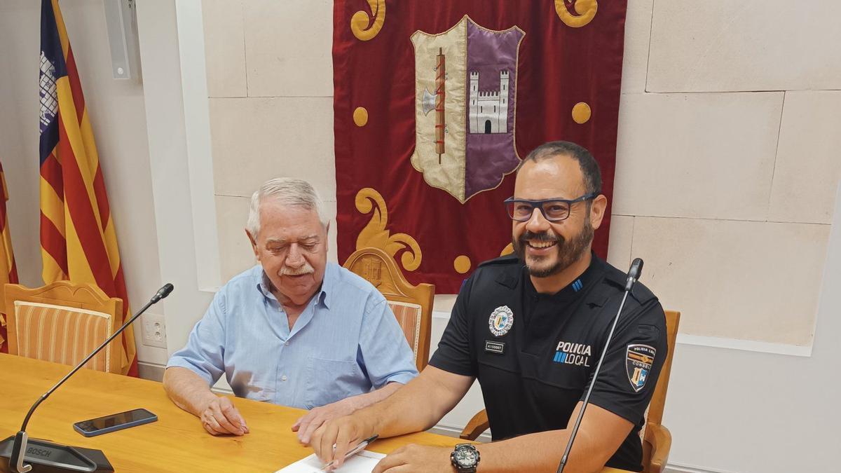 El alcalde de Consell junto a Santiago Mascaró.