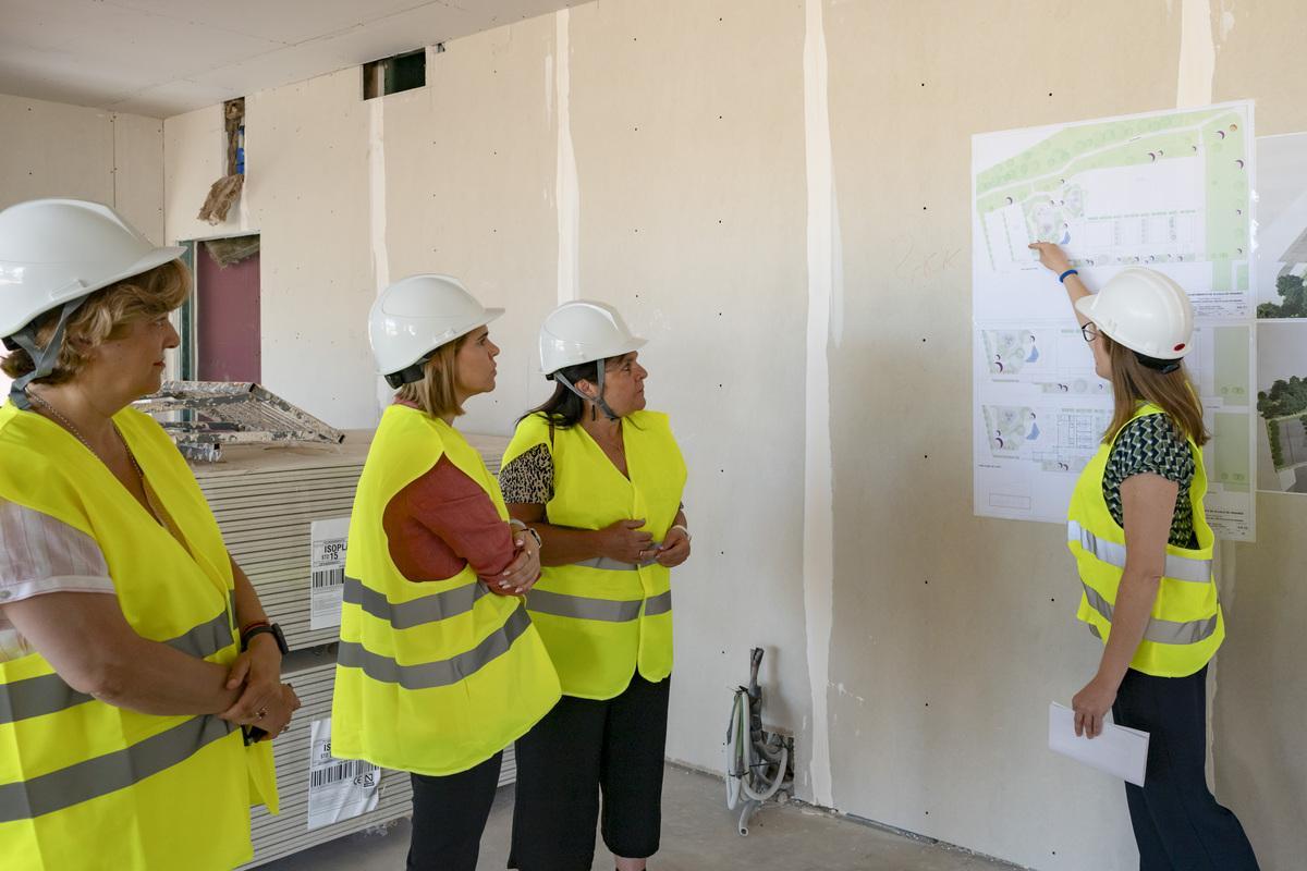 El edificio, que ha sido visitado por la alcaldesa de Alcalá de Henares, contará con cuatro pabellones