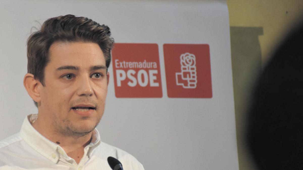 El portavoz del grupo municipal socialista, Héctor Lisero.