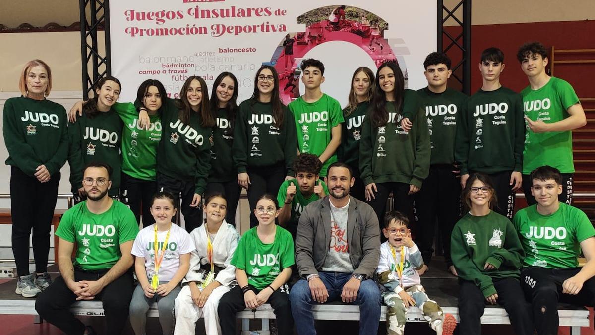 Dieciséis judocas infantiles y cadetes del Club de Judo Costa Teguise acuden al Campeonato de Canarias representando a Lanzarote