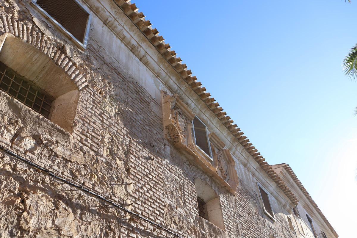 Detalle de la fachada de la antigua penitenciaría de Lorca.