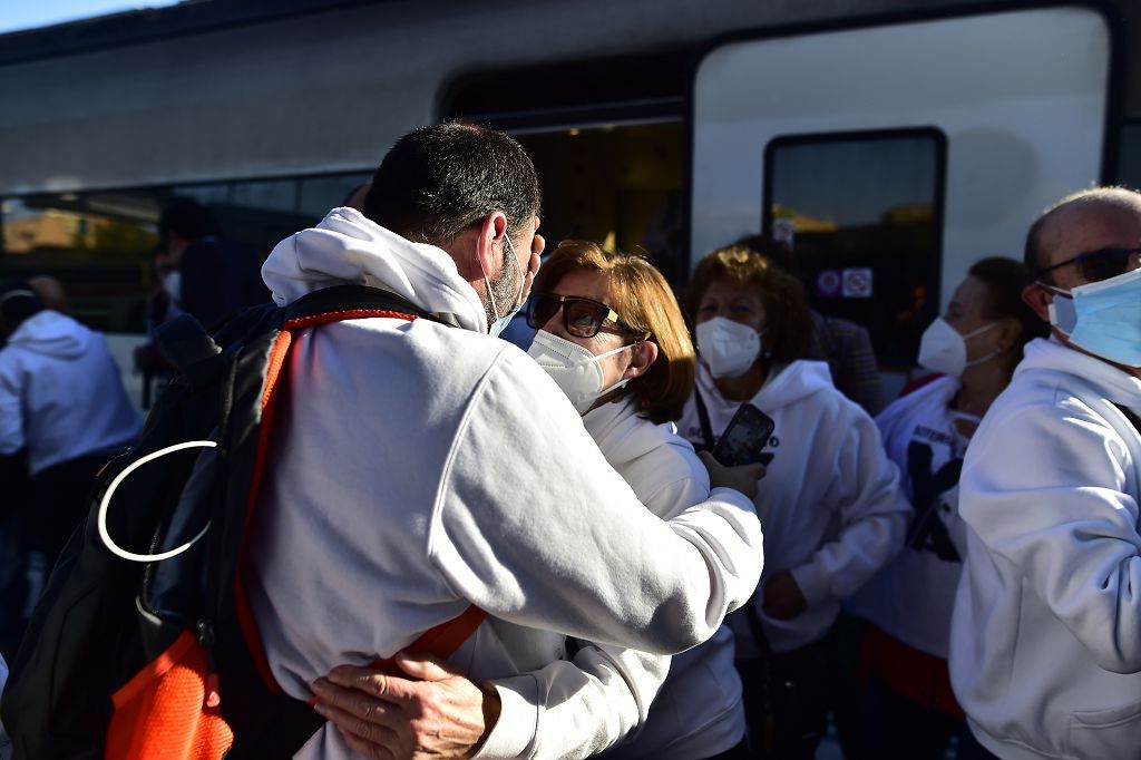 Los vecinos de las vías, celebran su primer viaje en el nuevo tren soterrado