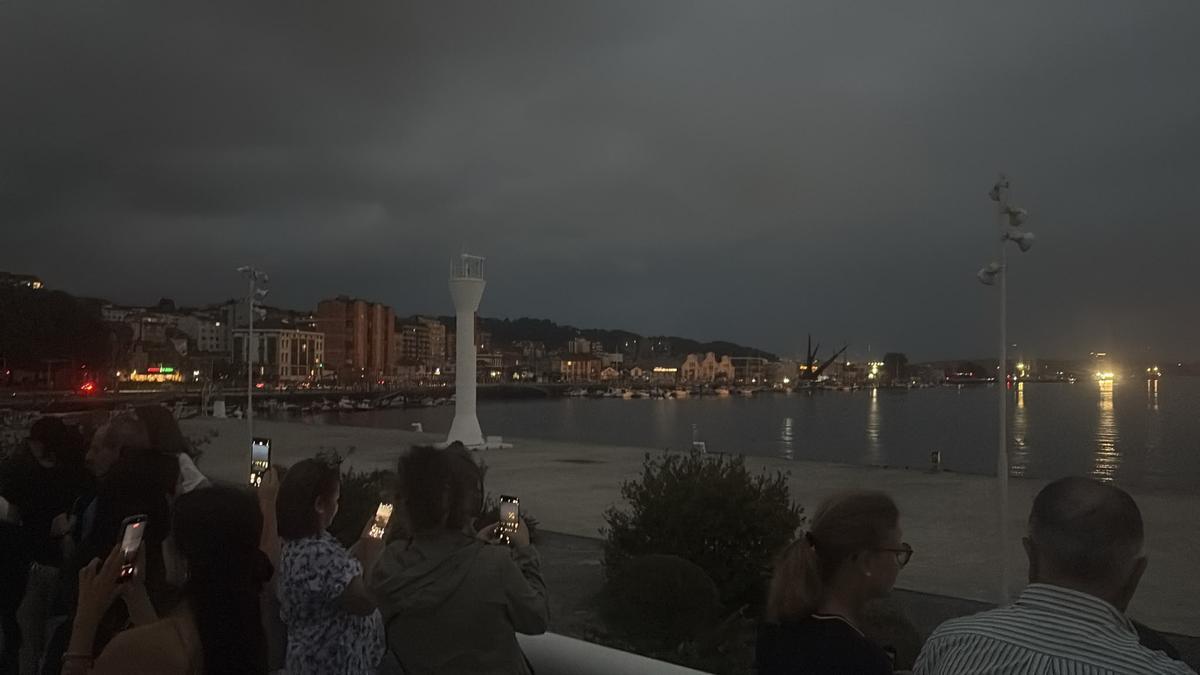 El Niemeyer, de noche