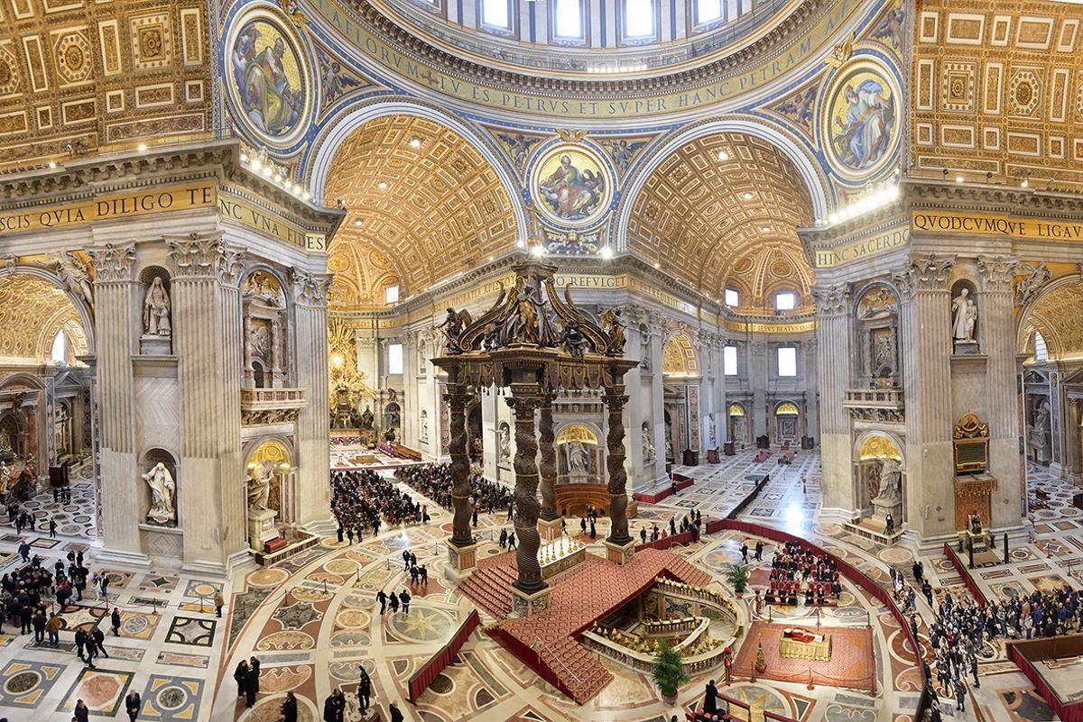 Interior de San Pedro del Vaticano 2