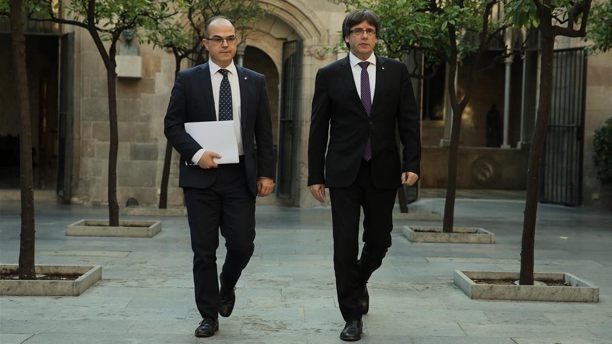 Carles Puigdemont i Jordi Turull antes de la reunion de Govern