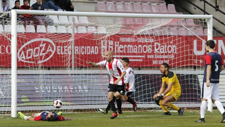 Sergio García celebra uno de los tres goles anotados por el Zamora