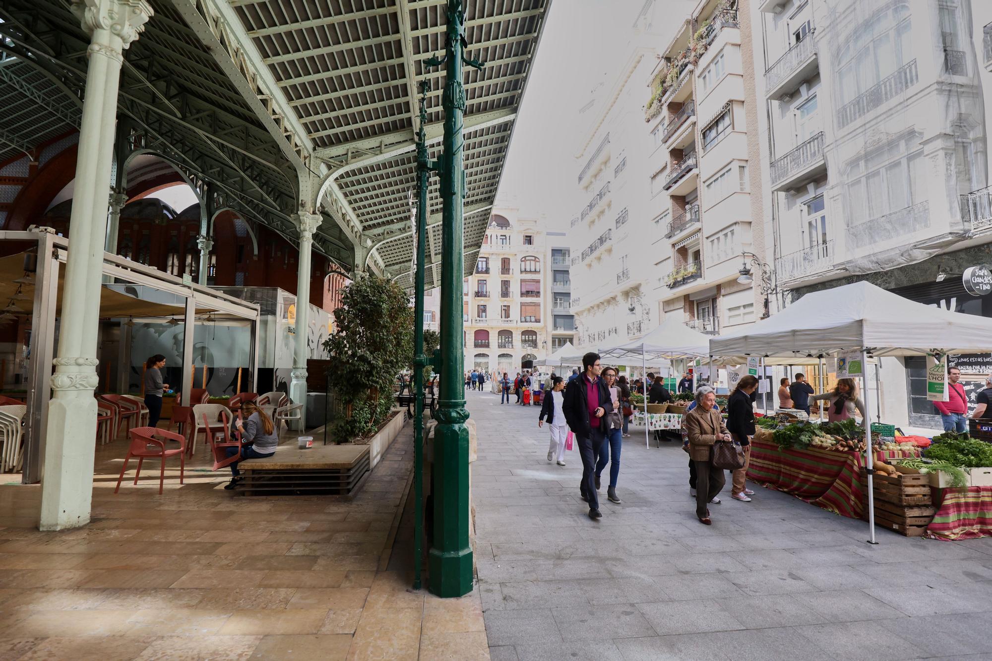 Mercadillo de frutas y verduras de huerta junto al mercado de Colón