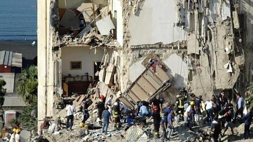 El edificio derrumbado en Torre Annunziata.