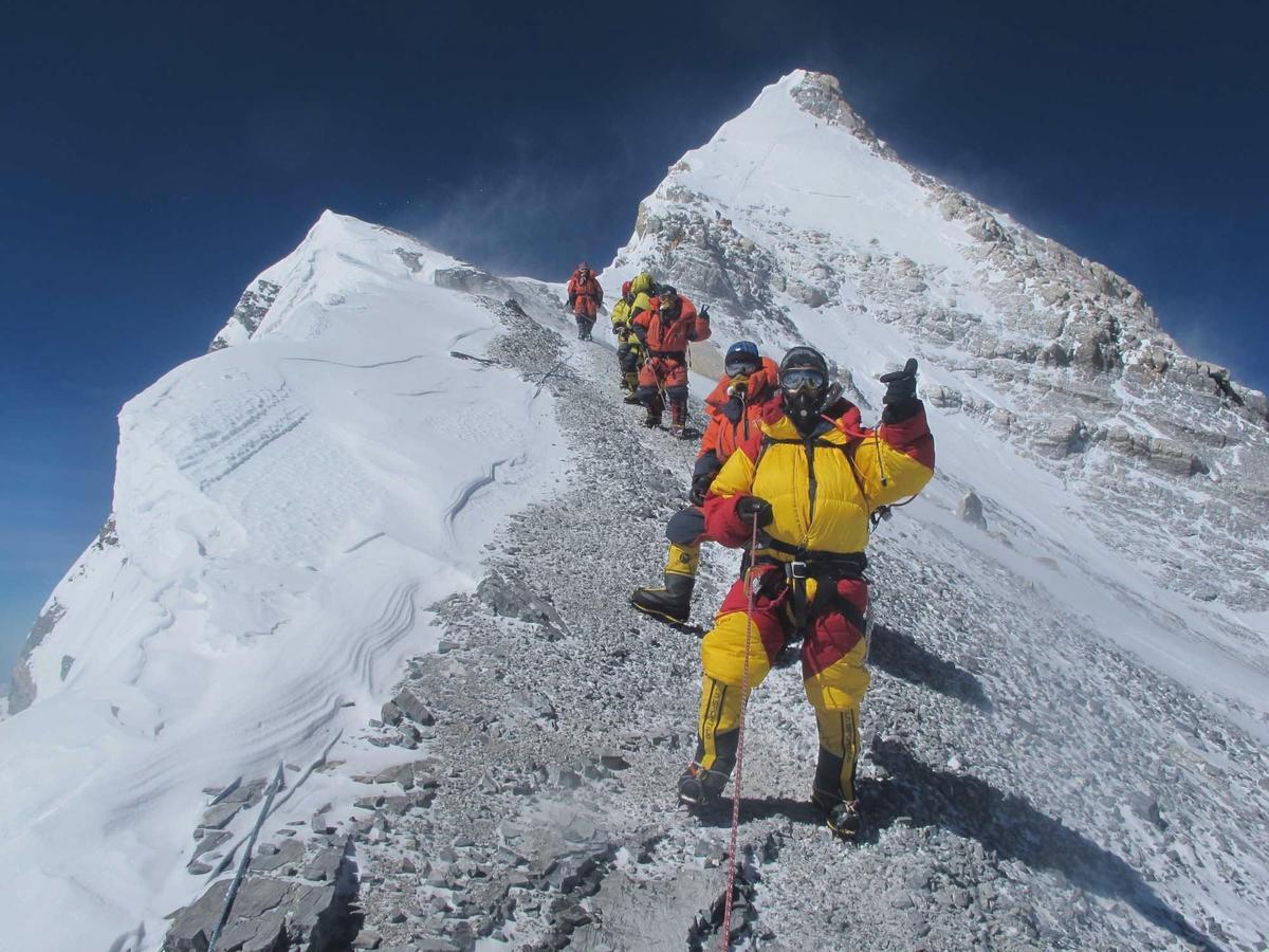 Alpinistas en el Everest