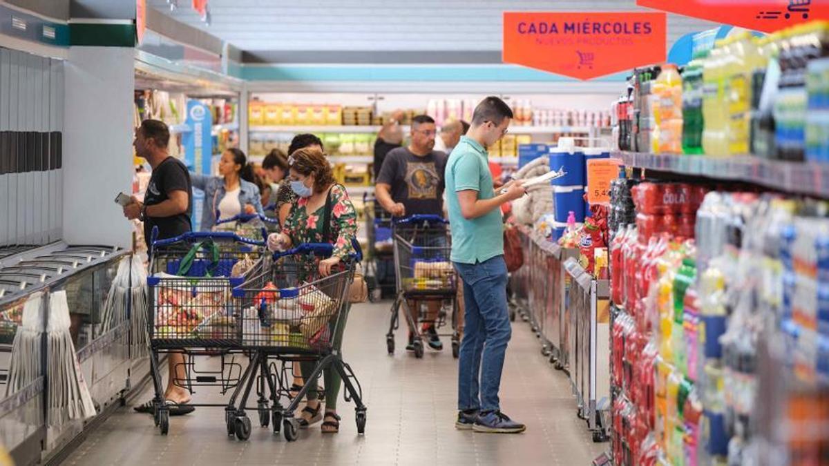 La CNMC no ve indicios de que los supermercados hayan evitado aplicar la bajada del IVA