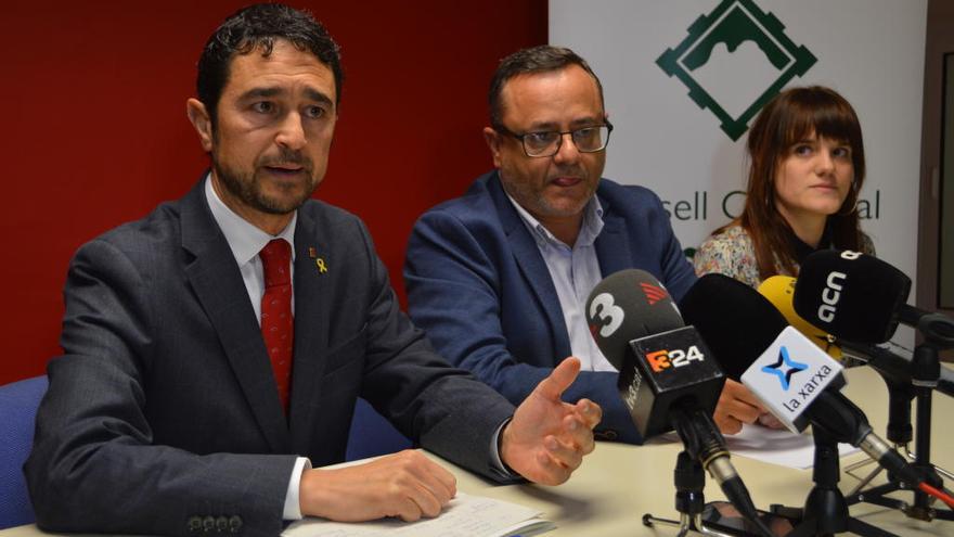 El conseller Damià Calvet amb el president del Consell Josep Lara i la delegada del Govern Alba Camps, aquest dimecres