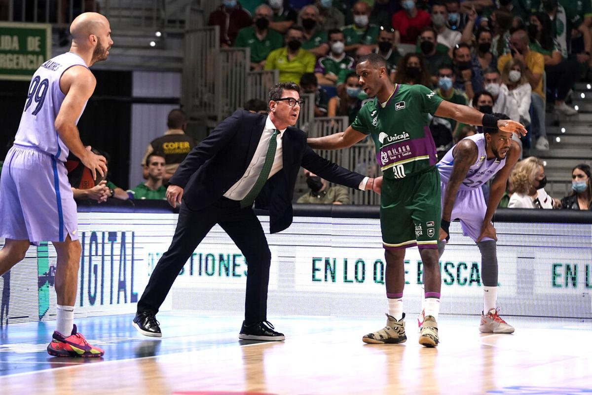 Fotis Katsikaris habla con Norris Cole.
