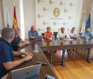 Poio ultima con La Vuelta los preparativos de la etapa en Combarro