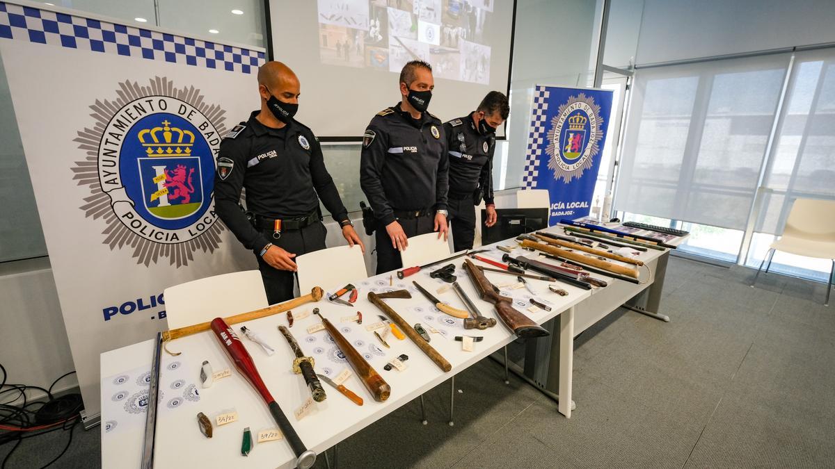 Algunas de las armas requisadas por la Policía Local de Badajoz en las últimas cinco semanas.