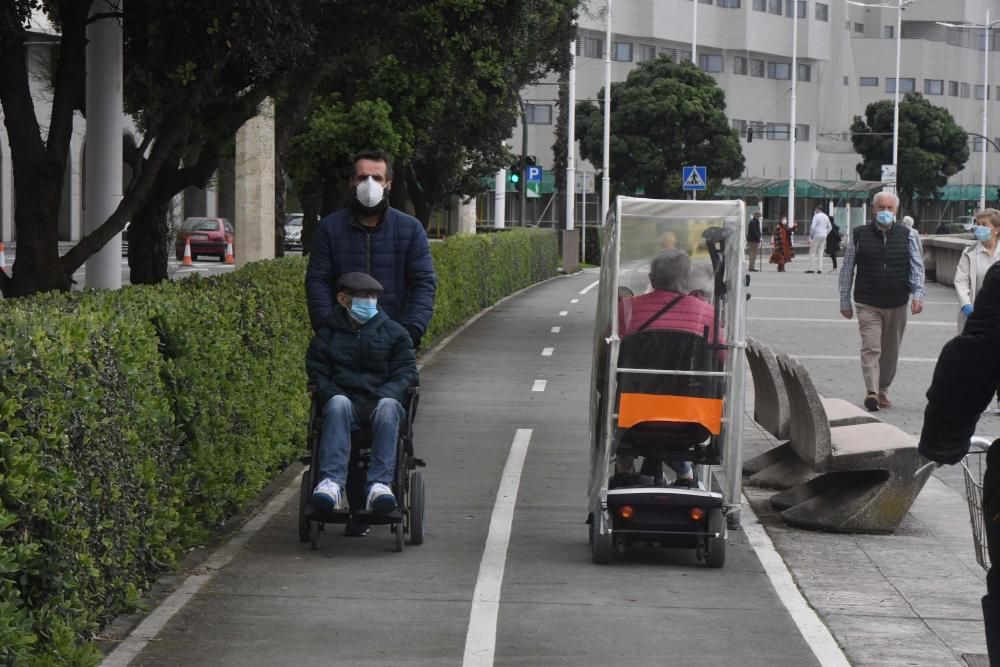 Así fue el paseo de los mayores en A Coruña