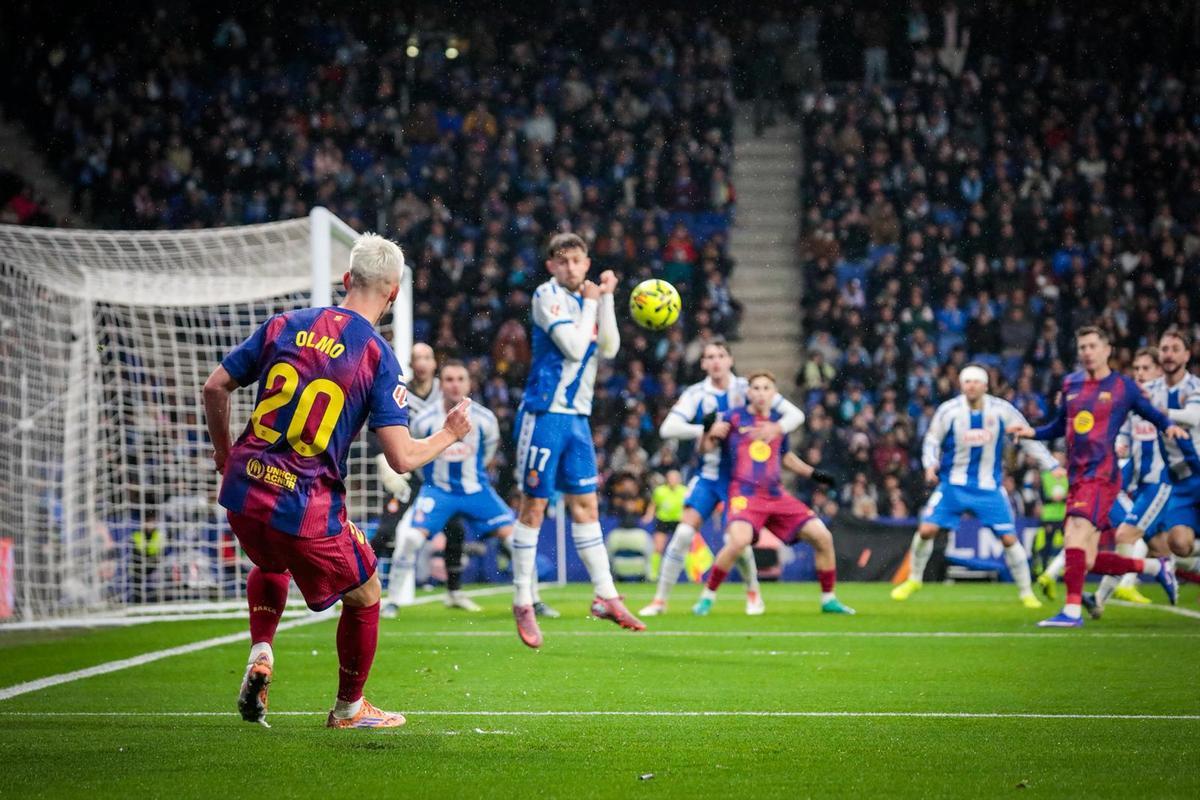 Imagen del derbi en el RCDE Stadium
