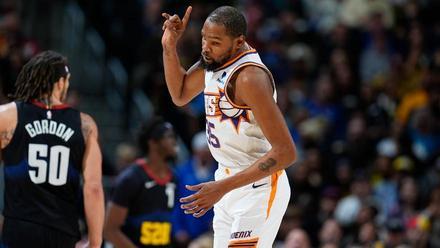 Kevin Durant brilló en la victoria de los Suns en la pista de los campeones