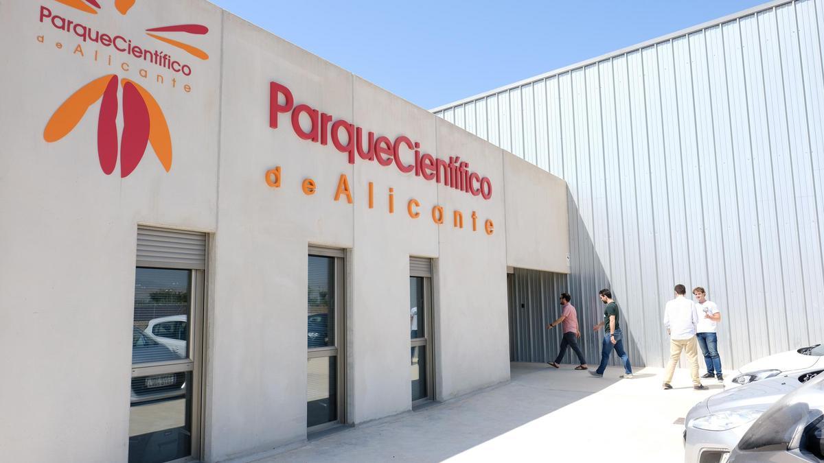 La Universidad de Alicante es fundadora y patrona de la Fundación Parque Científico de Alicante.