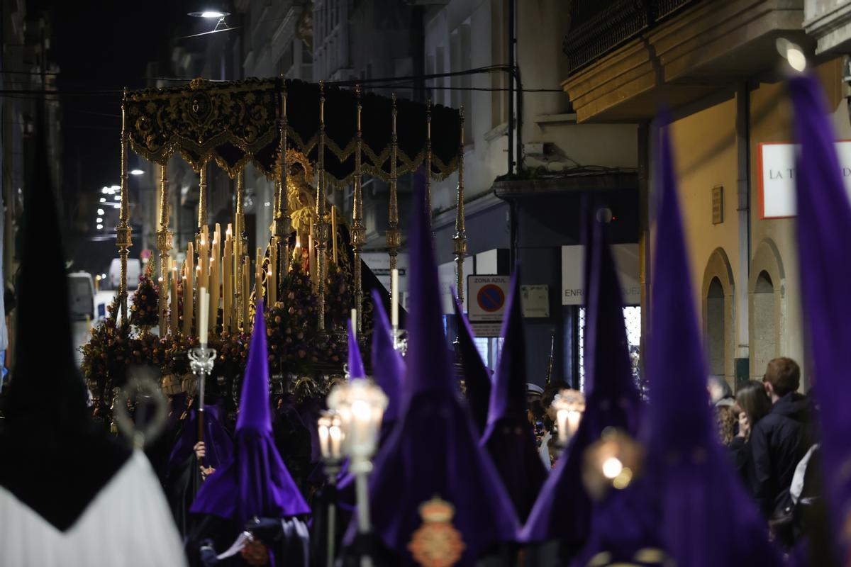 Procesión del Lunes Santo en Ferrol con la Virgen de la Amargura y la imagen del Cristo Rey