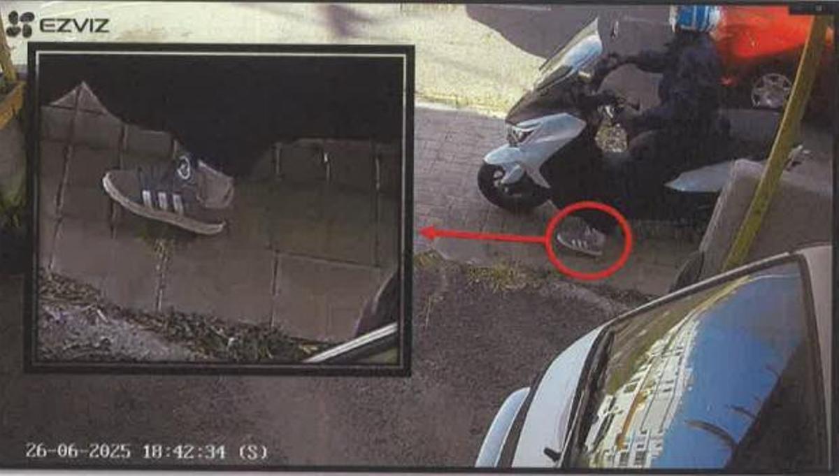 El autor material del crimen, captado minutos antes por una cámara de seguridad