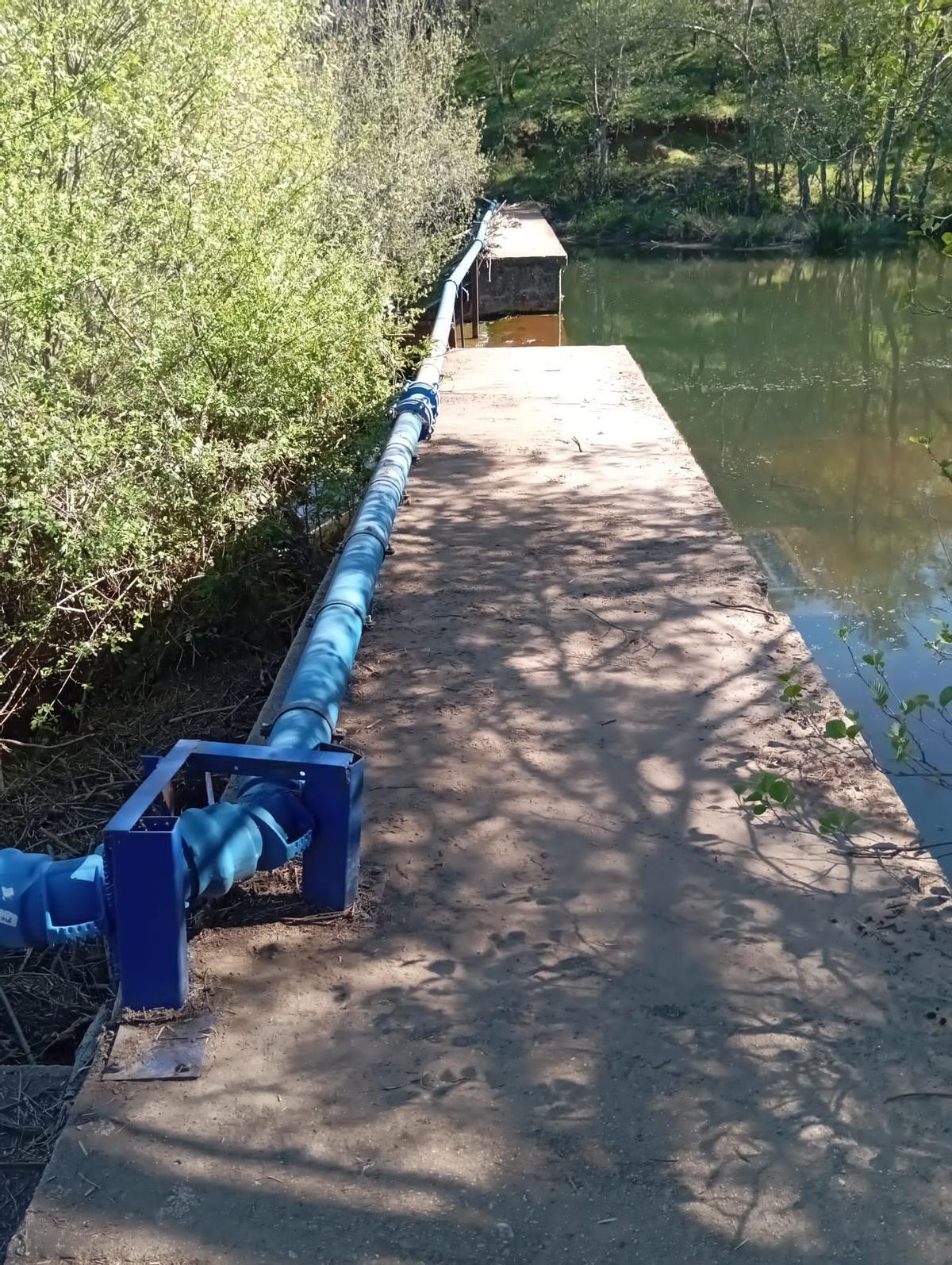 Depósito de agua afectado por el sabotaje.