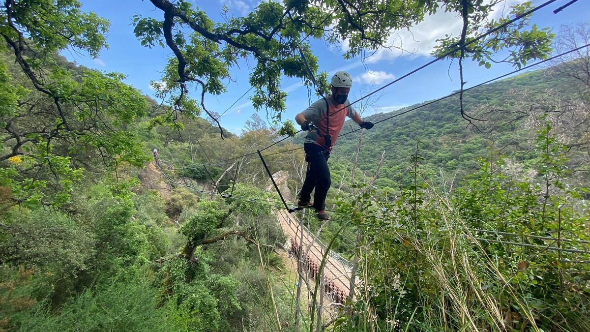 Las imágenes de la nueva vía ferrata del sendero 'El Caimán' de Cortes de la Frontera