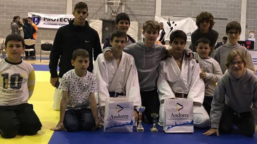 La expedición del JudoCanet en el torneo andorrano.