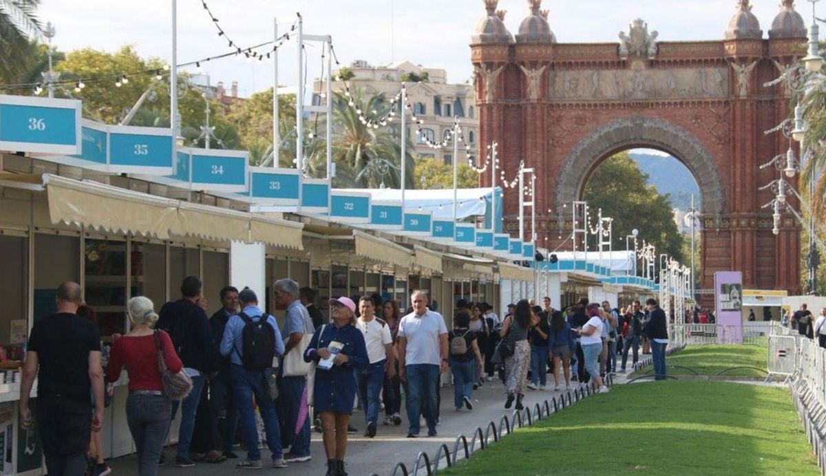 La Setmana del Llibre en Català arrela al passeig de Lluís Companys La Setmana del Llibre en Català arrela al passeig de Lluís Companys