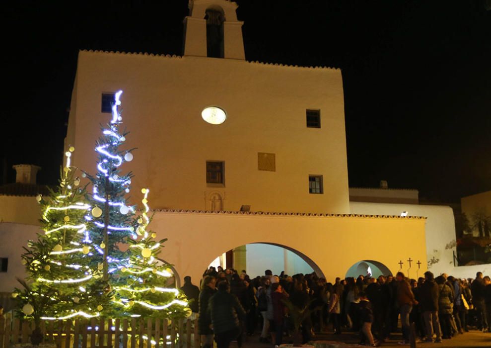 Ilusión navideña con canto coral y encendido de luces en Sant Josep.