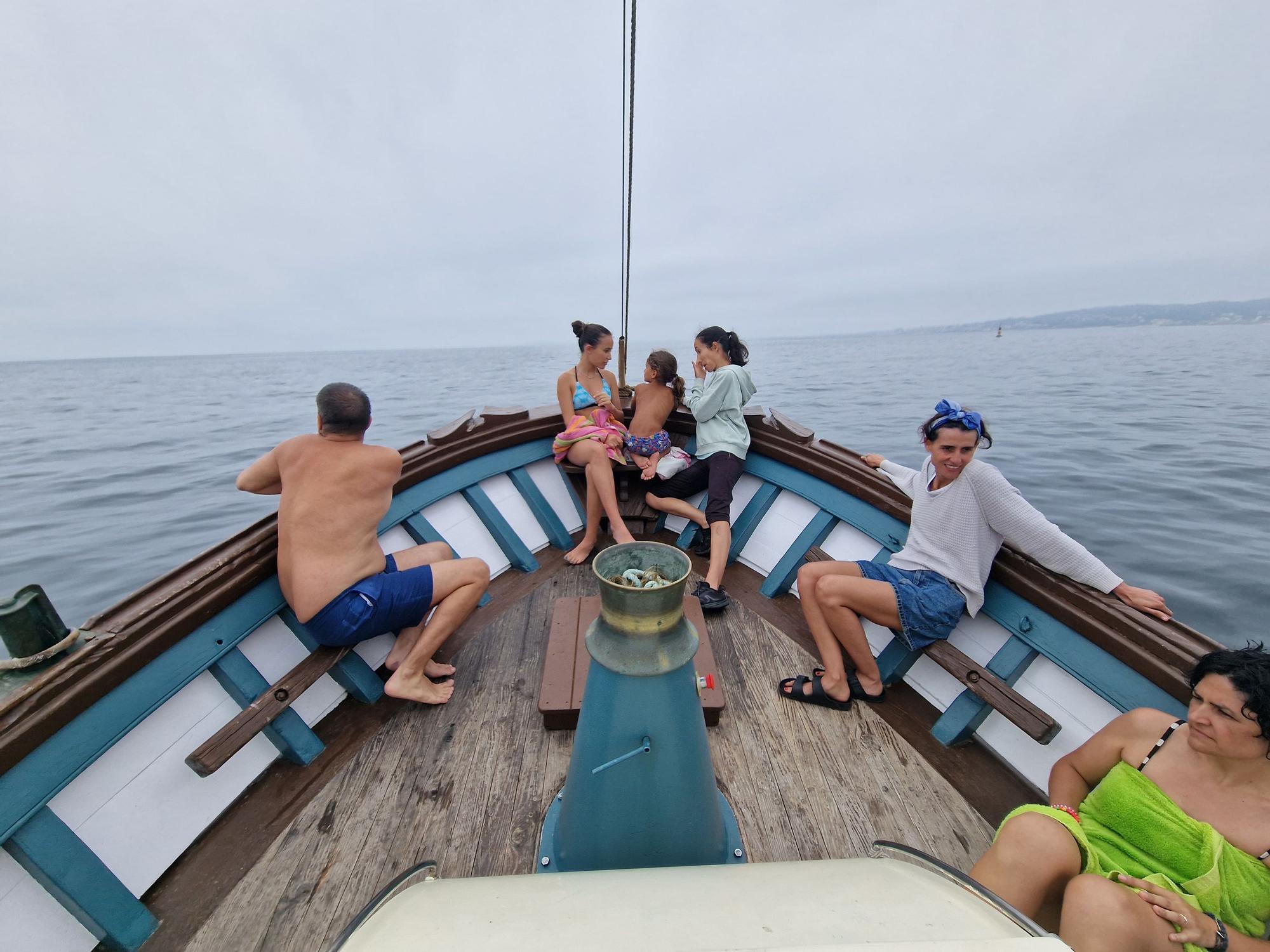 De visita en las Islas Atlánticas de Galicia a bordo del aula flotante "Chasula".