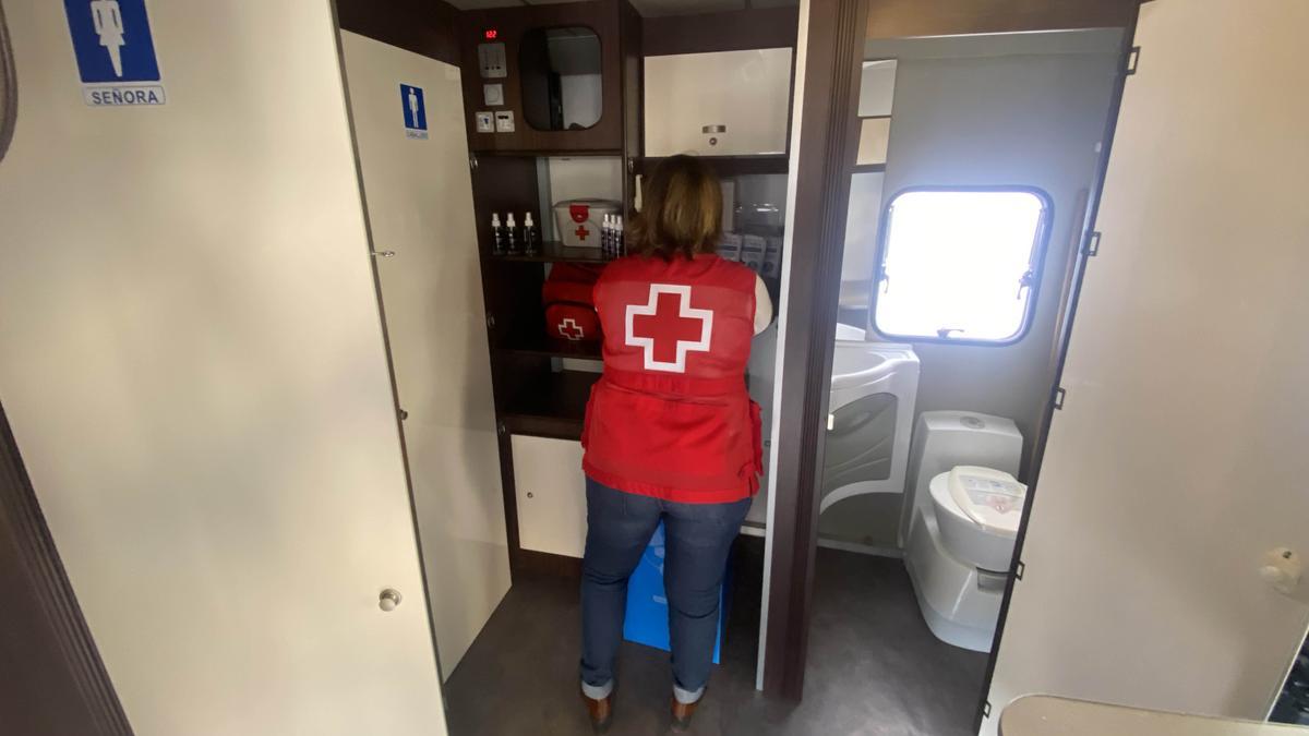 La autocaravana incorpora todo lo necesario para el aseo de las personas.