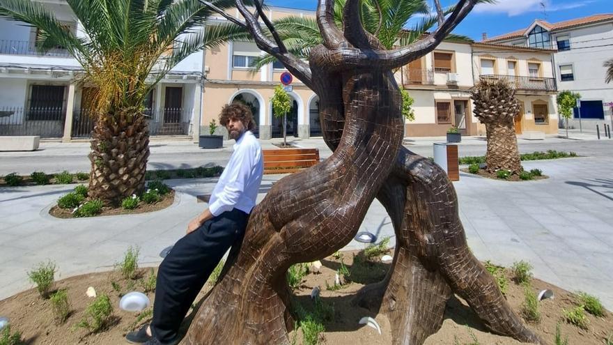 El artista Santi Senso inaugura su ‘abrazo ancestral’