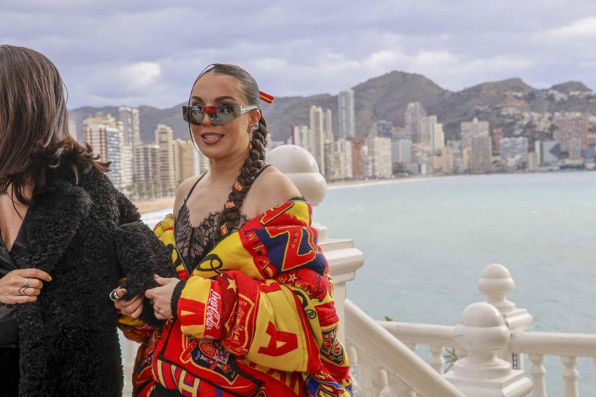 Las presentadoras del Benidorm Fest 2025 montan el show en la segunda rueda de prensa