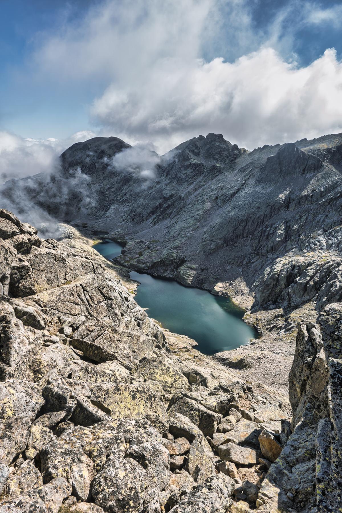 Lago Cimera en el Circo de Cinco Lagunas, Sierra de Gredos