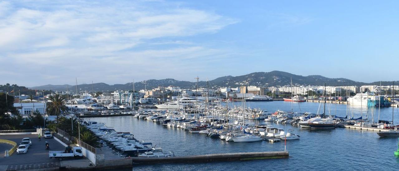 Instalaciones del Club Náutico Ibiza ya con el pantalán exterior flotante. | C.N.