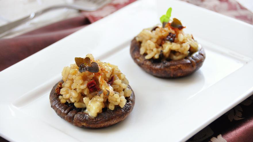 Champiñones rellenos de arroz